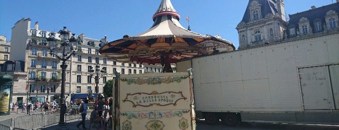 Carrousel La Belle Époque is one of สถานที่ที่ Larry ถูกใจ.