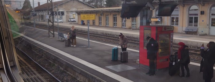 Gare SNCF de Bourg-en-Bresse is one of Gares.