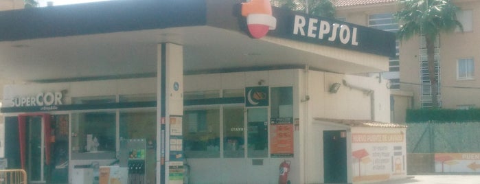 Estación de Servicio Repsol is one of Marcus'un Beğendiği Mekanlar.