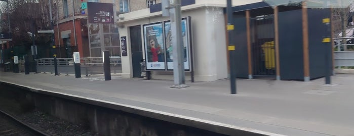 Gare SNCF de Puteaux is one of gares.