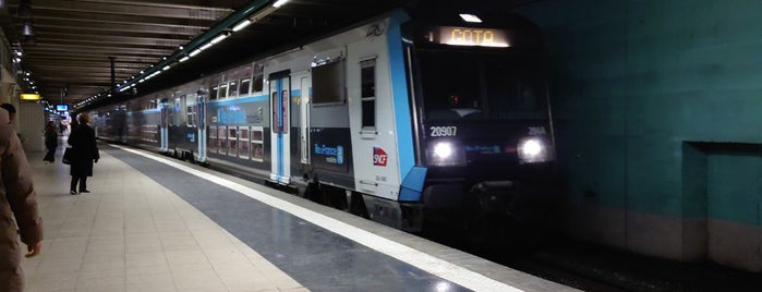 RER Avenue Foch [C] is one of Paris Metro.