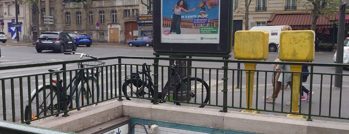 Métro Villiers [2,3] is one of Stations de metro a Paris.