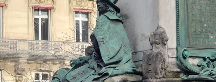 Statue de d'Artagnan is one of Monuments.