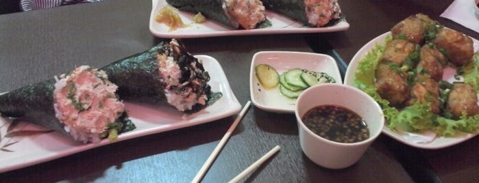 Temakeria Osaka Sushi is one of Tempat yang Disukai Marjorie.