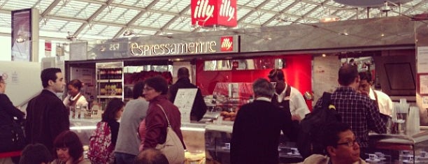 Espressamente illy is one of Luciaさんのお気に入りスポット.