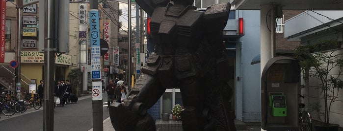 Gundam monument statue "From the Earth" is one of ガンダム　東京.