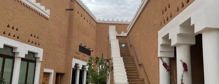 Al Bujairi Terrace is one of สถานที่ที่บันทึกไว้ของ Queen.