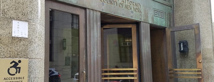 Manhattan District Attorney's Office is one of สถานที่ที่ Valerie ถูกใจ.