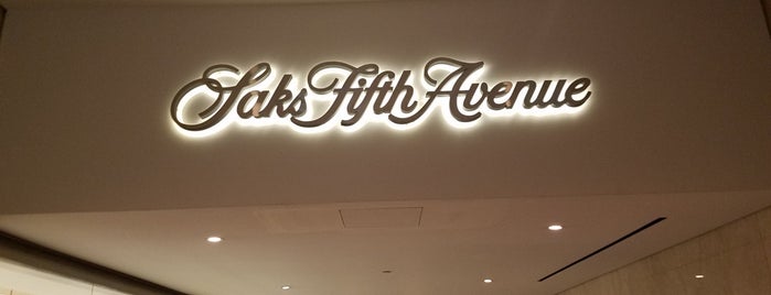 Saks Fifth Avenue is one of Danyelさんのお気に入りスポット.