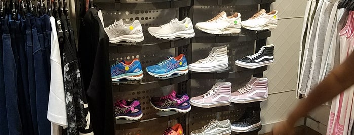 Lady Foot Locker is one of NYC shopping.