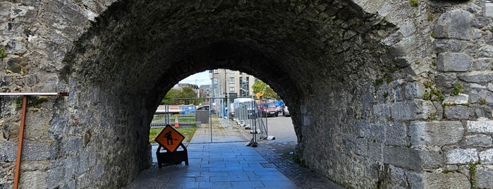 An Póirse Spáinneach is one of Galway spots.