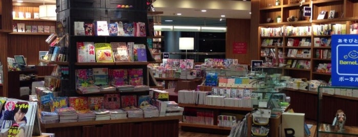 SORA Books 国内線出発店 is one of 福岡市の書店.