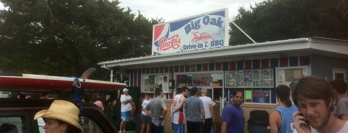 Big Oak Drive-In & BBQ is one of Tempat yang Disukai IS.