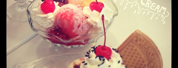 Swensen's is one of Yodphaさんのお気に入りスポット.