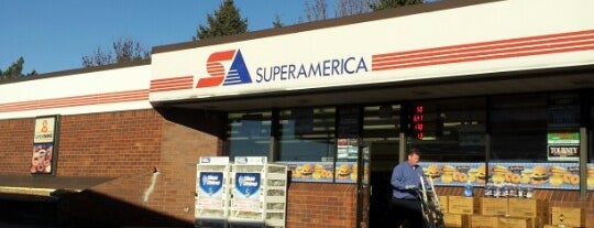 SuperAmerica is one of Lugares favoritos de Harry.