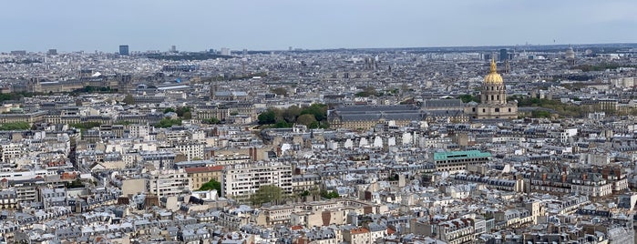 Menara Eiffel is one of Tempat yang Disukai Antonia.