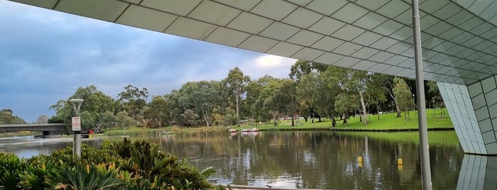 Riverbank Footbridge is one of Locais curtidos por Mia.