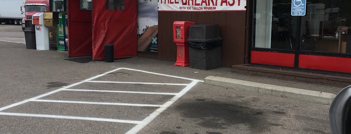 Stockmen's Truckstop is one of smiling faces w/ good food.