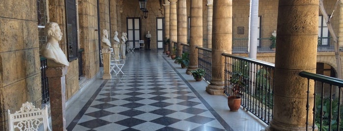 Museo de la Ciudad (Palacio de Los Capitanes Generales) is one of Tempat yang Disukai Carl.