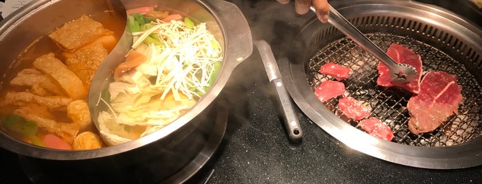 瓦崎燒烤·火鍋 Watch BBQ Grilled-food & Hot Pot is one of Tempat yang Disukai Lipstouched.