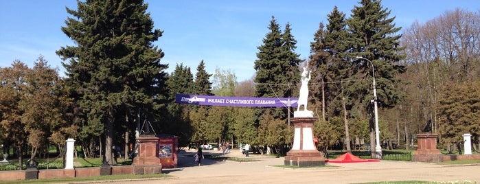 Парк Северного речного вокзала is one of гулять чтобы.