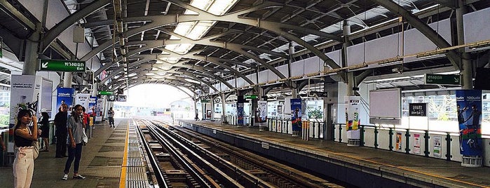 BTS Udom Suk (E12) is one of BTS MRT.