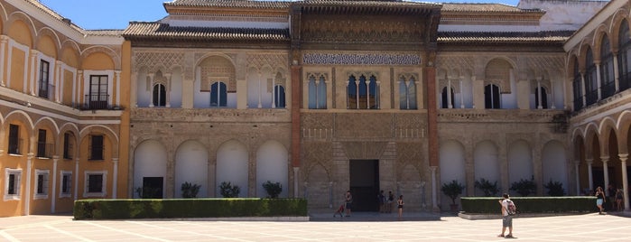Real Alcázar de Sevilla is one of Tempat yang Disukai Carl.