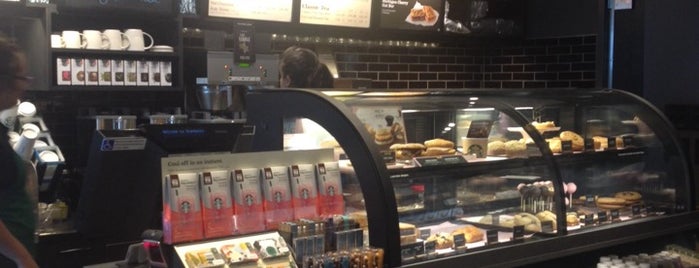 Starbucks is one of Orte, die Sandra gefallen.