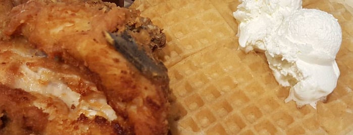 Roscoe's House of Chicken 'n' Waffles is one of สถานที่ที่ Derek ถูกใจ.
