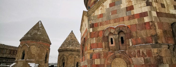 Üç Kumbetler is one of Erzurum.