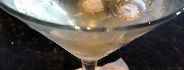 Bar Louie is one of Johnさんのお気に入りスポット.