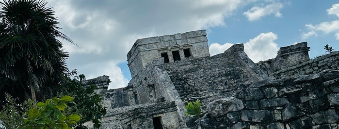 El Castillo is one of Cancún.
