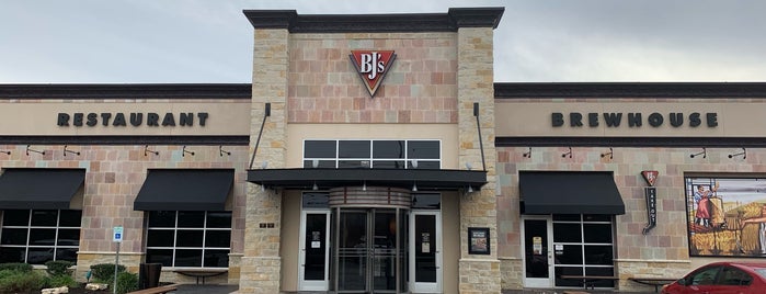 BJ's Restaurant & Brewhouse is one of Derrick’s Liked Places.