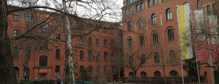 Alexianer St. Hedwig-Krankenhaus is one of Berlin Stadtwanderung #2.