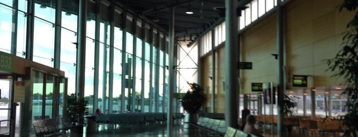 Mòdul B / Terminal B is one of Locais curtidos por Nedim.