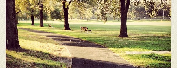 Royal Park is one of สถานที่ที่บันทึกไว้ของ Flor.