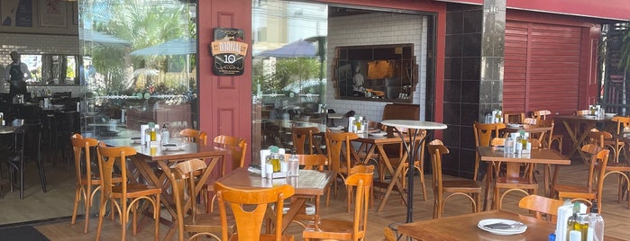 Dorival Bar & Parrilla is one of Lugares favoritos de Dade.