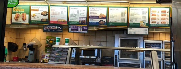 SUBWAY is one of Christopherさんのお気に入りスポット.