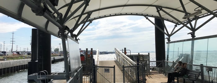 NYC Ferry - Rockaway Landing is one of Lugares favoritos de Ken.