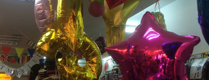 Balloon Buzz Party Centre is one of Lieux qui ont plu à Alyssa.