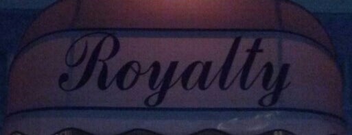 Royalty is one of Por aqui andamos!.