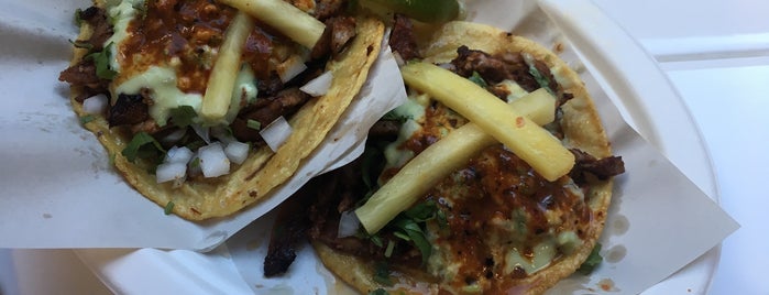 Los Tacos No. 1 is one of Locais curtidos por Flora.