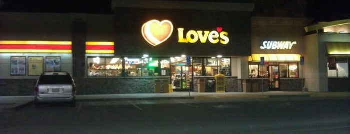 Love's Travel Stop is one of Orte, die Andy gefallen.