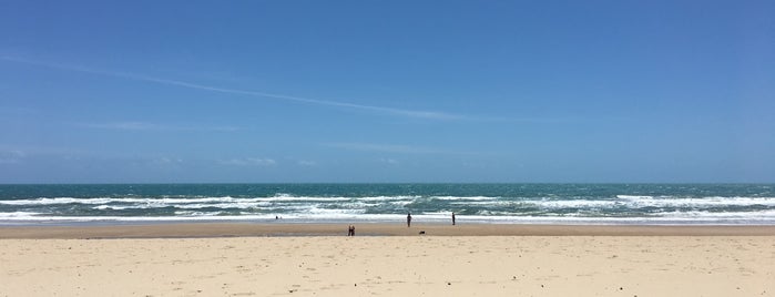Praia do Futuro is one of Locais.