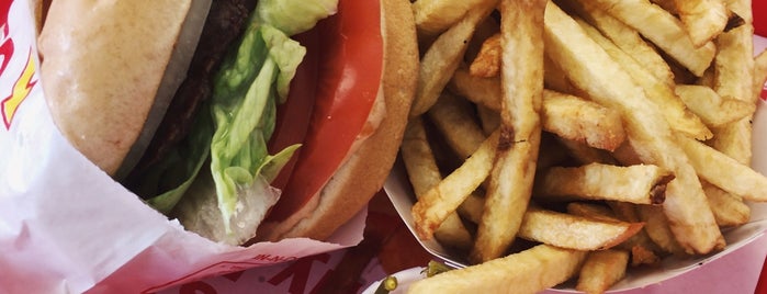 In-N-Out Burger is one of Posti che sono piaciuti a Gaston.