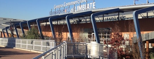 Centro Commerciale Carrefour is one of Lieux qui ont plu à Mik.