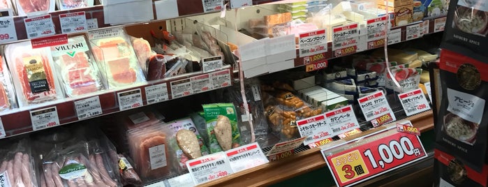 信濃屋 新橋店 is one of 都内のWINE SHOP.