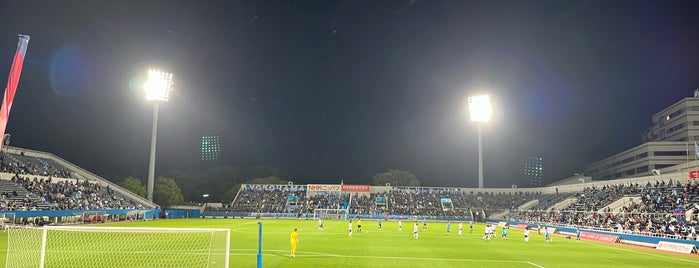 ニッパツ三ツ沢球技場 アウェイ側ゴール裏 is one of Stadium/Gym.