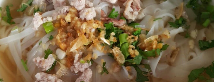 ก๋วยเตียวลุกชิ้นหมู MeatballNoodle is one of Thai fun.