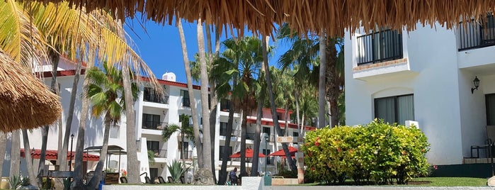 The Royal Cancun Resort is one of Tempat yang Disukai Samaro.